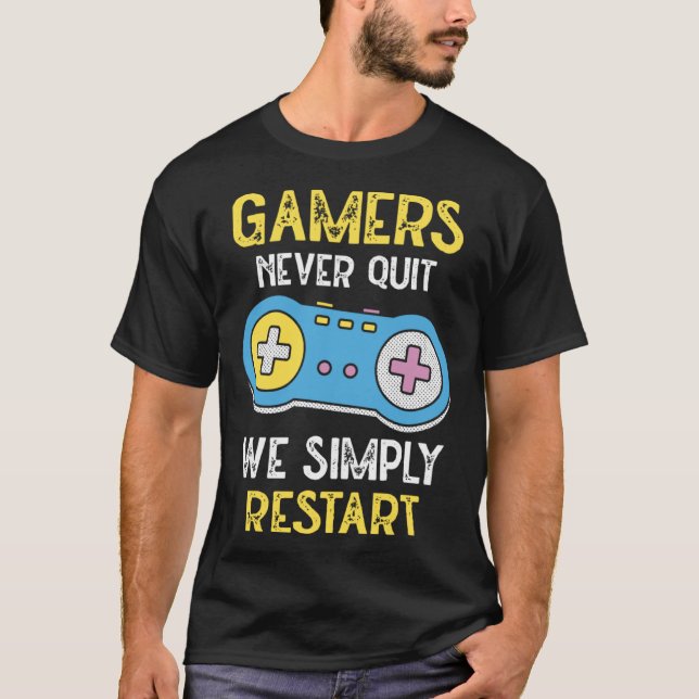 Camiseta Gamers Never Stop We Simply Restart Nerd Gaming (Frente)