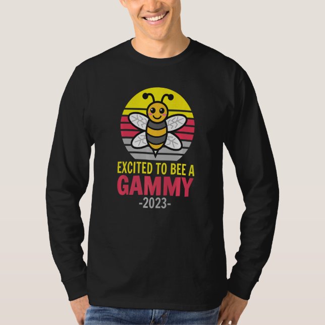 Camiseta Gammy 2023  Bee  Grandma  Excited To Be A Gammy (Frente)