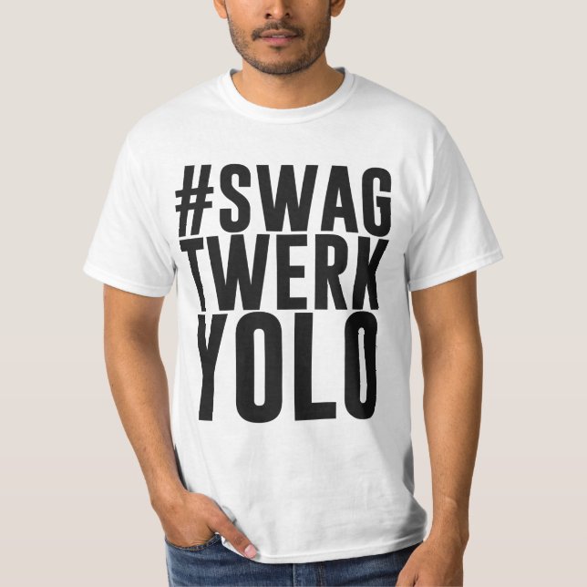 Camiseta Ganhos Twerk Yolo de Hashtag (Frente)
