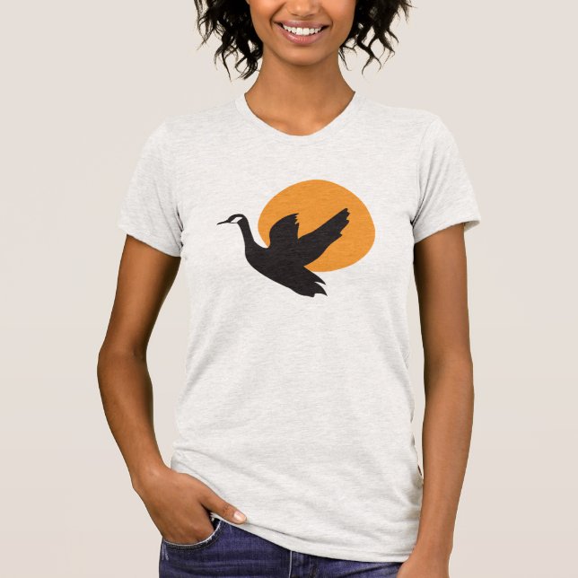 Camiseta Ganso Voador Belo e Fofo Pássaro e Pôr do Sol (Frente)
