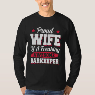 Camiseta Garçom Barman Bar Tendendo Esposa do Barman