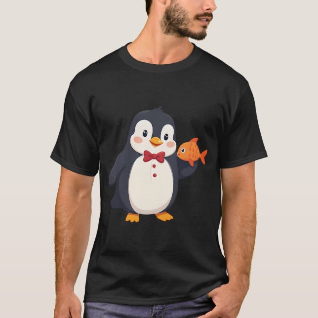 Camiseta Garçom Pinguim Servindo Prato de Peixe (Frente)
