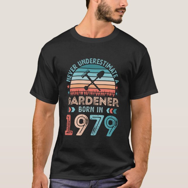 Camiseta Gardener Born In 1979 50Th Gardening (Frente)
