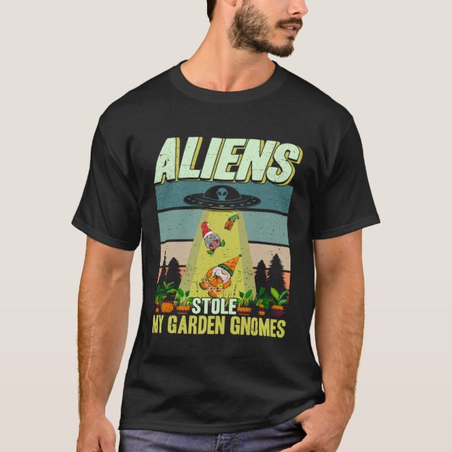 Camiseta Gardening Aliens Stole My Garden Gnomes UFO Plant  (Frente)
