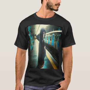 Camiseta Garota Anime Na Estação De Metrô