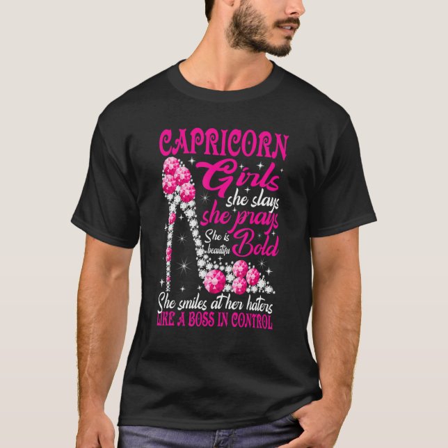 Camiseta Garota Capricórnio como chefe no calçado de diaman (Frente)