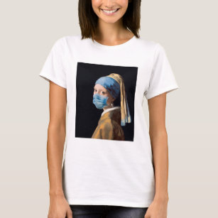 Camiseta Garota com uma pérola brincando com máscara