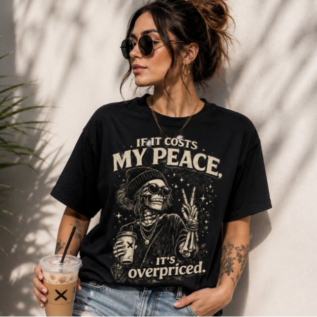 Camiseta Garota de Café Esqueleto (Skeleton Coffee Girl T-Shirt featuring a vintage distressed design with a sarcastic peace quote, ice)