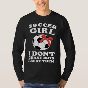 Camiseta garota de futebol não persigo meninos eu os derrot