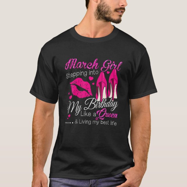 Camiseta Garota de Marcha Entrando No Meu Aniversário Como  (Frente)