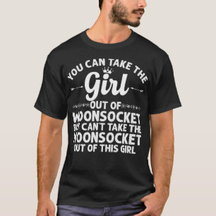 Camiseta Garota Fora De WOONSOCKET RI RHODE ISLAND Gift Eng