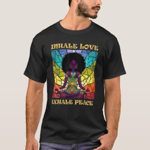 Camiseta Garota Negra de Ioga Meditando Hippie Inalar Amor