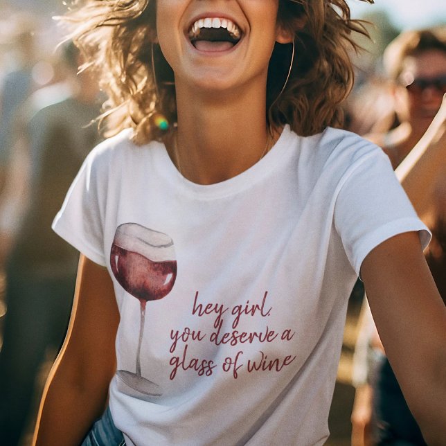 Camiseta Garota Vermelha Você Merece Uma Cotação De Vinho (Criador carregado)