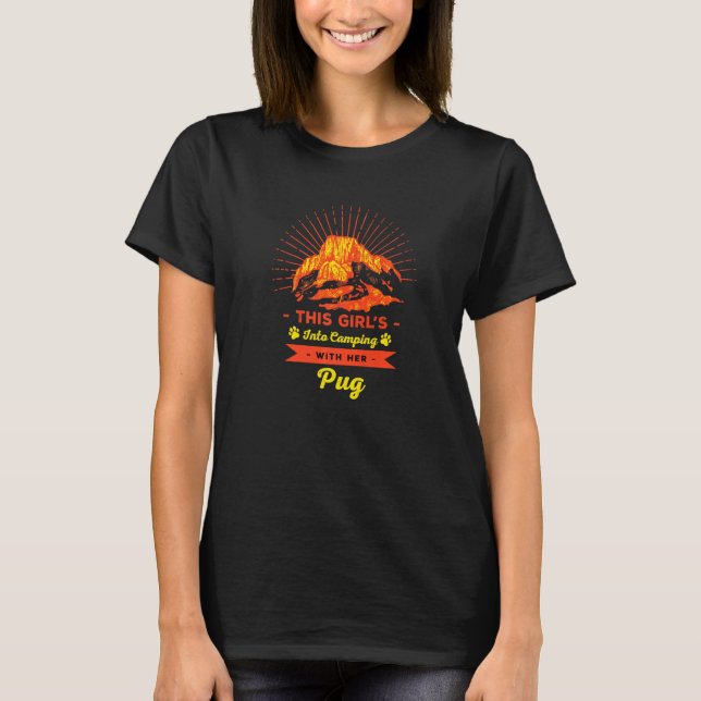 Camiseta Garotas Acampando Com Dona de Cachorro Pug (Frente)