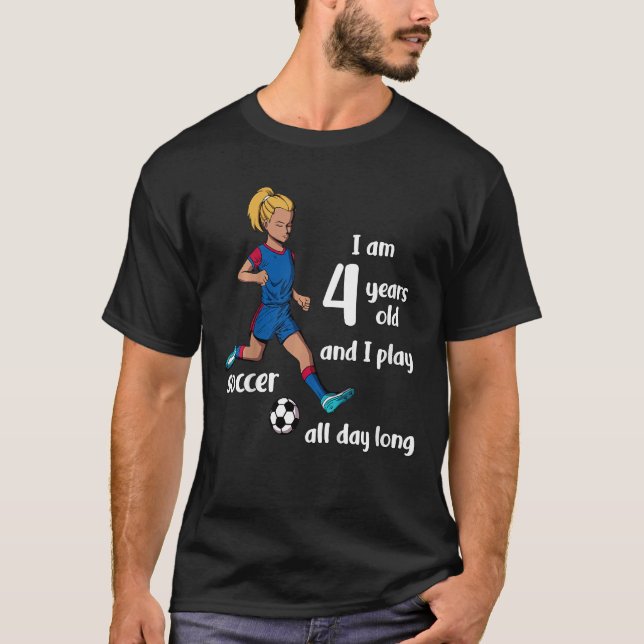 Camiseta Garotas chutam a bola Eu tenho 4 anos (Frente)