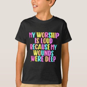 Camiseta Garotas Engraçadas Meu Culto É Alto Porque Minhas