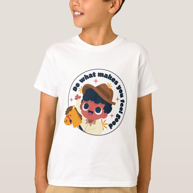 Camiseta Garoto Com Cavalo De Madeira Cheerful (Frente)