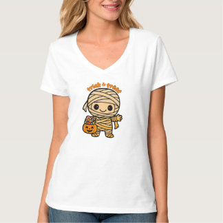 Camiseta Garoto Múmia Bonita Sorrindo com Bolsa de Bomba