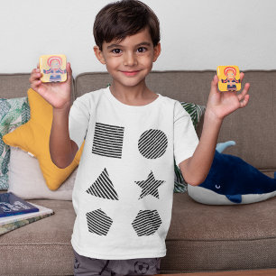 Camiseta Garoto Sorrindo Tocando Formas