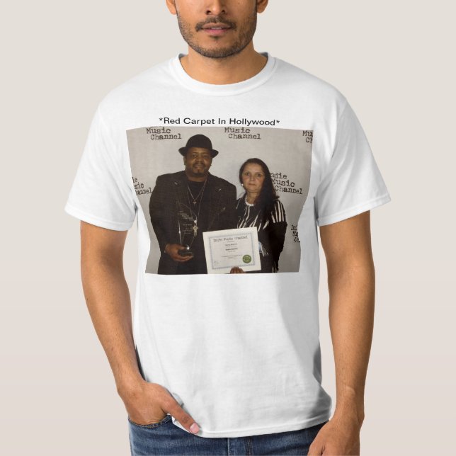 Camiseta "Garry & Carmen Moore no vermelho o tapete " (Frente)