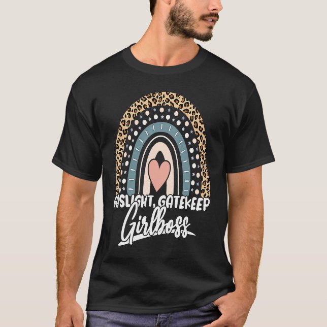 Camiseta Gaslight Gatekeep Girlboss   Meme Leopard (Frente)