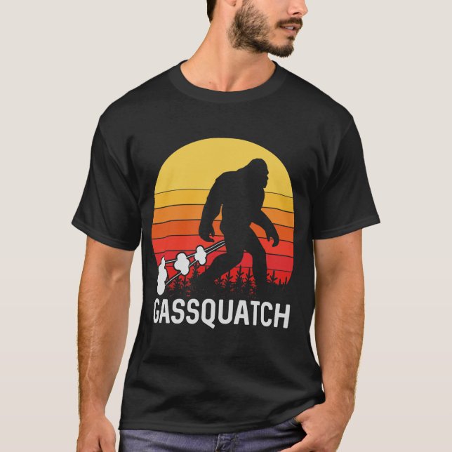 Camiseta Gassquatch Funny Fartando Pé Grande (Frente)