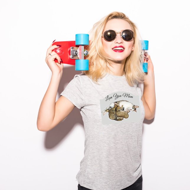 Camiseta Gata mãe fofa amamentando seus gatinhos (Criador carregado)