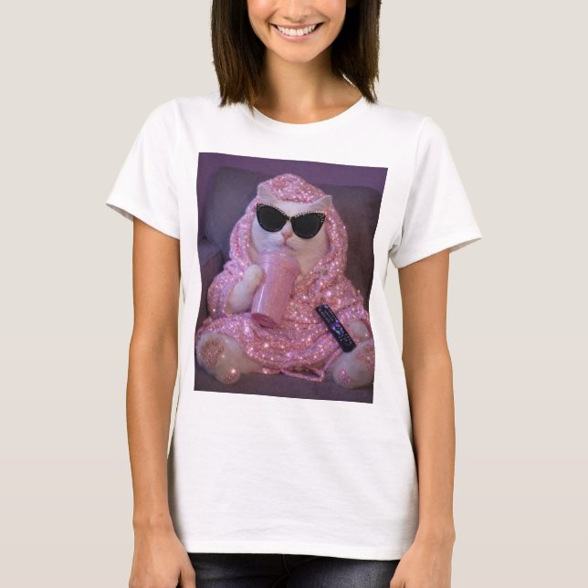 Camiseta    Gata Preguiçosa Glam com Óculos de Sol e Bebida (Frente)