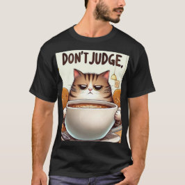 Camiseta Gatinho cansado, desfrutando de uma enorme xícara