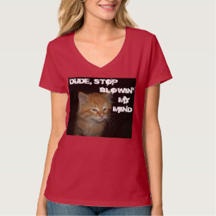 Camiseta Gatinho "DUDE STOP BLOWIN' MY MIND" MULHERES V-Nec
