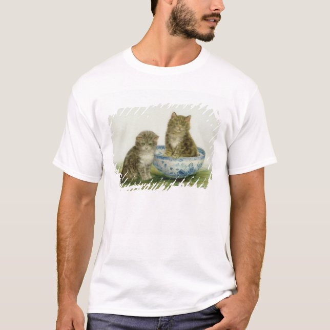 Camiseta Gatinho em uma bacia azul de China (Frente)
