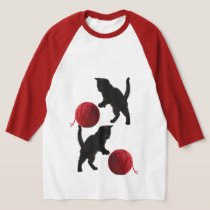 Camiseta Gatinho Silhueta Preta, com Bola de Lã Vermelha