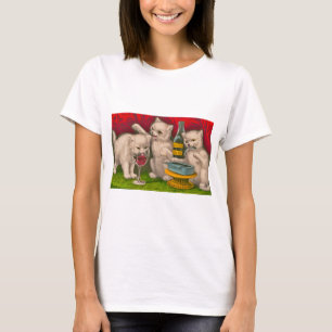 Camiseta Gatinhos bebendo e comendo peixe-sardinha