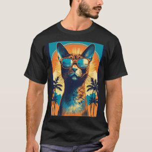Camiseta Gato Abissino com óculos de sol numa praia tropica