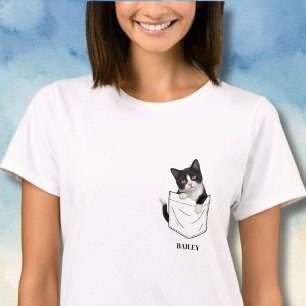 Camiseta Gato Adorável de Smoking no Bolso com Nome Persona