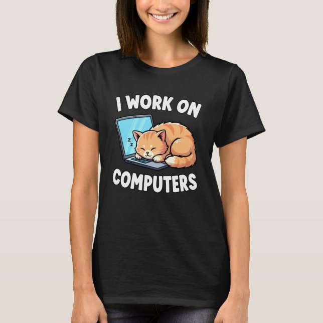 Camiseta Gato Adormecido Eu Trabalho com Computadores Geek  (Frente)