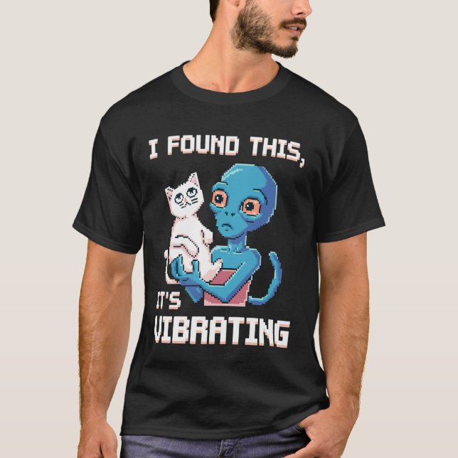 Camiseta Gato Alien Pixel Retro SciFi Humor 2 (Frente)