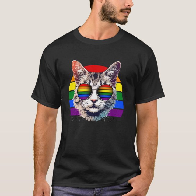 Camiseta Gato Arco-Íris com Óculos de Sol e Bandeira do Org (Frente)