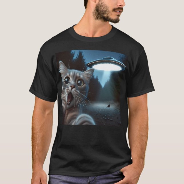 Camiseta Gato Assustado Toma Selfie Com Ufo (Frente)
