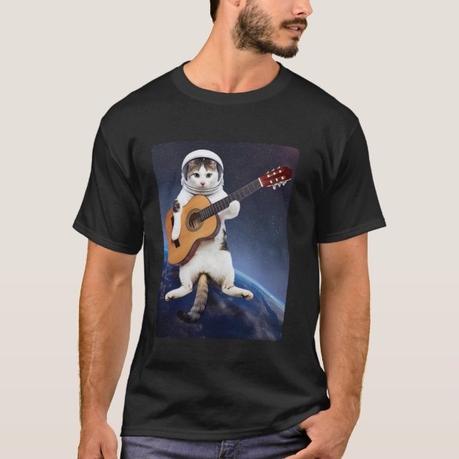 Camiseta Gato Astronauta Flutuando no Espaço Tocando Violão (Frente)