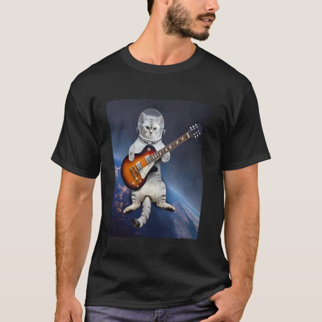Camiseta Gato Astronauta Flutuando no Espaço Tocando Violão (Frente)
