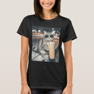 Camiseta Gato bebendo café gelado meme engraçado de animal 