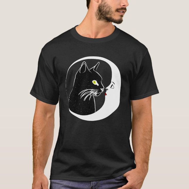 Camiseta Gato Beijando Rosto de Lua Crescente Tema Esotéric (Frente)