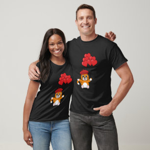 Camiseta Gato Bonito com Balões de Coração Vermelho