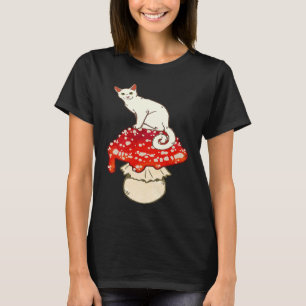 Camiseta Gato Branco Bonito Sentado no Cogumelo Vermelho