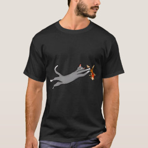 Camiseta Gato Cinza Fofo Pegando um Peixe Dourado