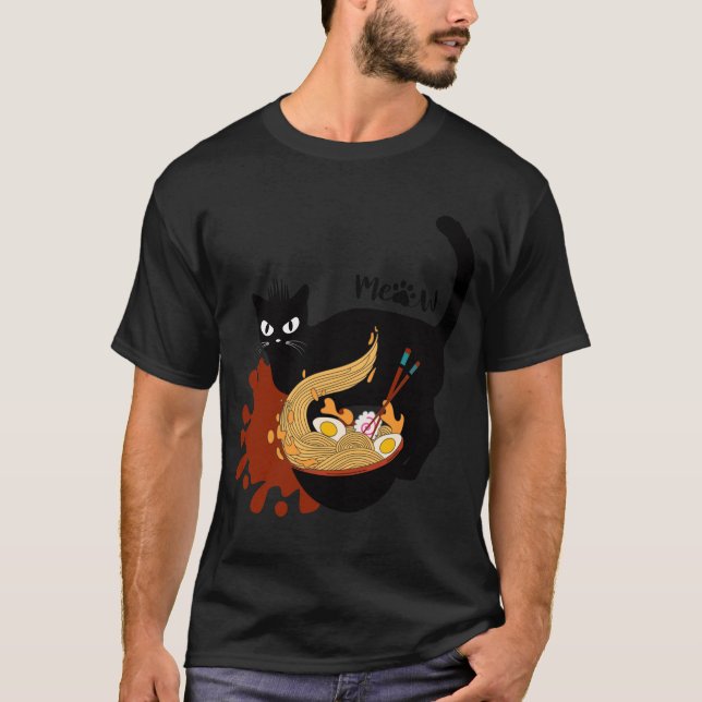 Camiseta Gato Comendo Ramen. Gato Negro Faminto do Inferno (Frente)