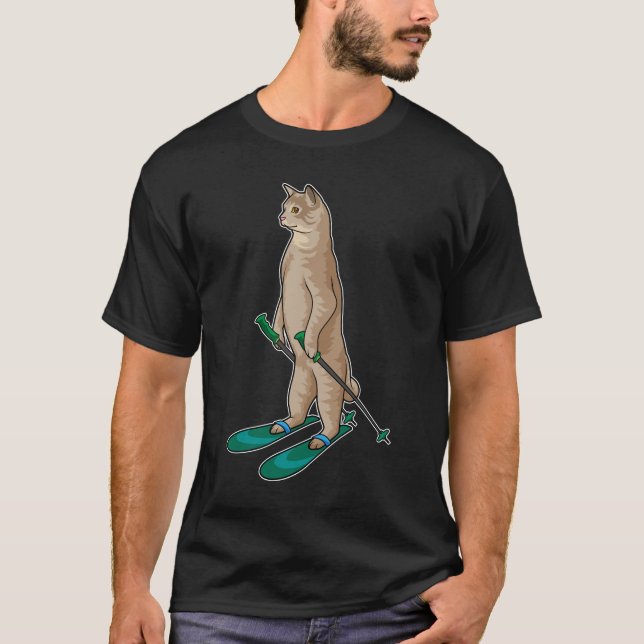 Camiseta Gato como esquiador com bastões de esqui e esqui (Frente)
