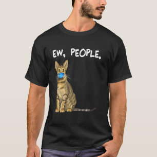 Camiseta Gato da Savana Gente  Usando Máscara Facial
