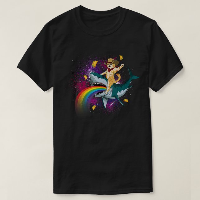 Camiseta Gato De Cowboy Ocidental Andando Um Tubarão No Esp (Frente do Design)